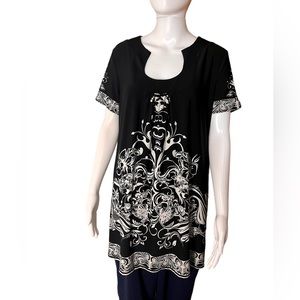 Forever Fashion Woman black & white pattern blouse, see measurements for sizing